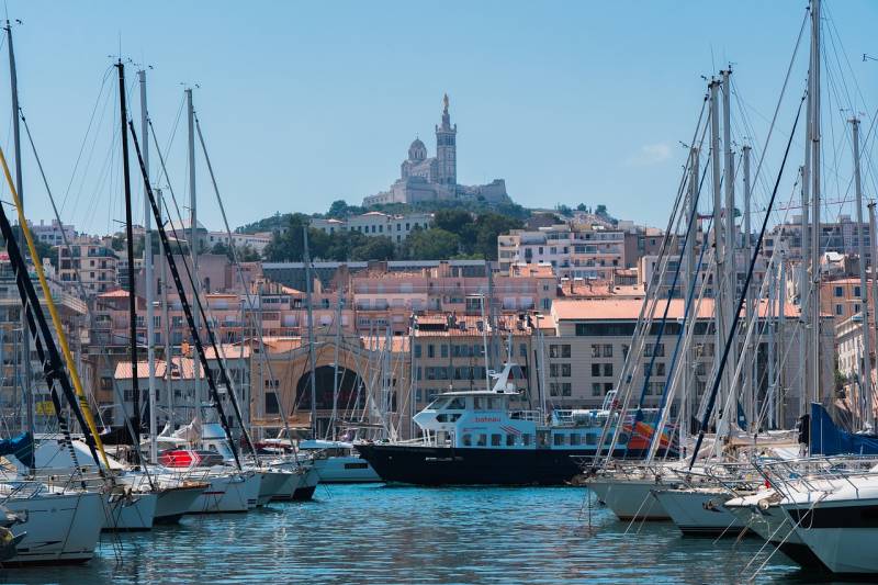 Profitez d'un débarras sans tracas pour vos espaces personnels et professionnels à Marseille avec Debarras Provence